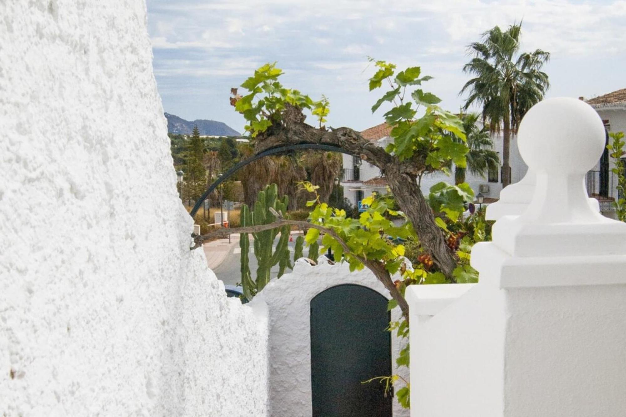 Crisantemos Family House With Garden And Pool Сasa de vacaciones *
