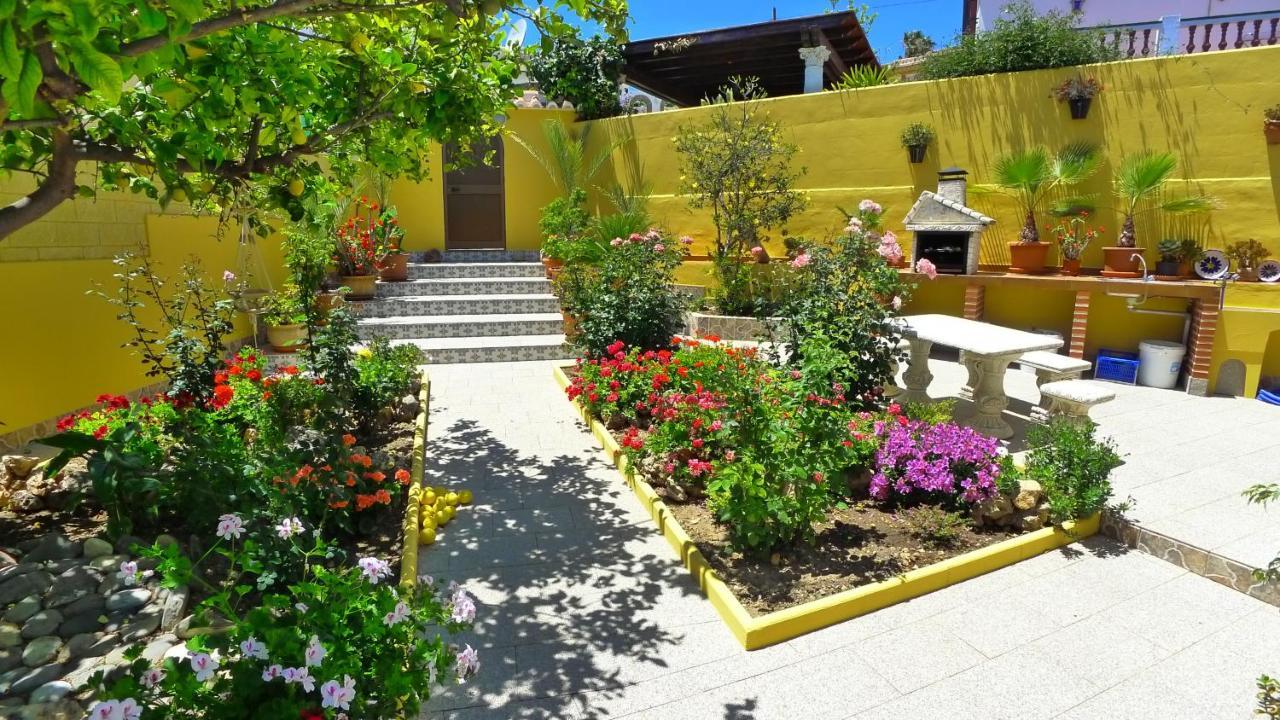 Isabel Villa *