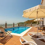VILLA ANDALUCÍA: cerca de todo, intimidad y espacio