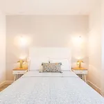 Sea View, Stylish & Modern 2 Suites In The Center