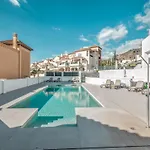 Luxurious Townhouse With View, 3 Terraces And Pool