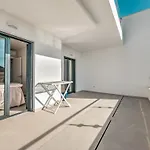 Luxurious Townhouse With View, 3 Terraces And Pool