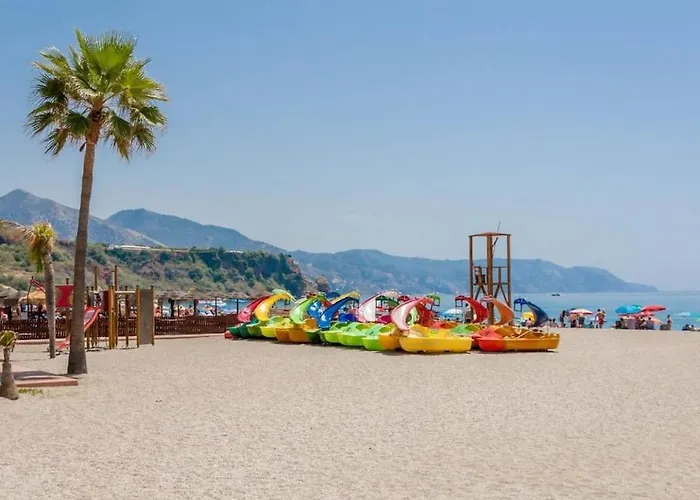 First Beach Line Apartment With 3 Bedrooms And Parking, Nerja