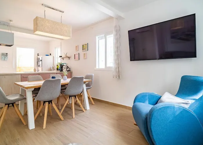 Beautiful Home In Nerja With Kitchen