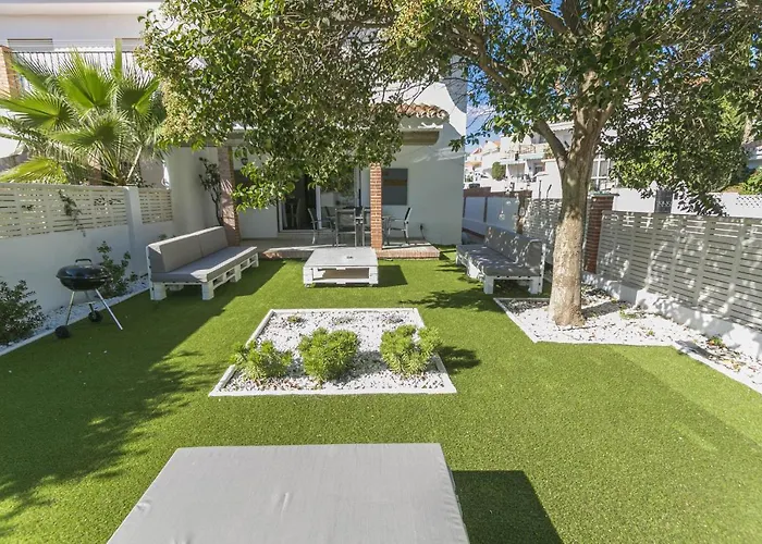Canovas Nerja - Casa Parador Con Jardin Privado En Centro Nerja
