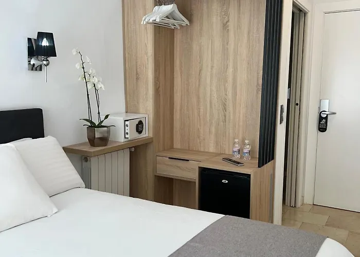 Hostal Apartamentos Abril
