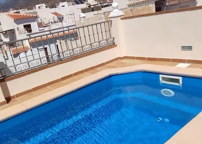 Ático con piscina privada en el corazón de Nerja!