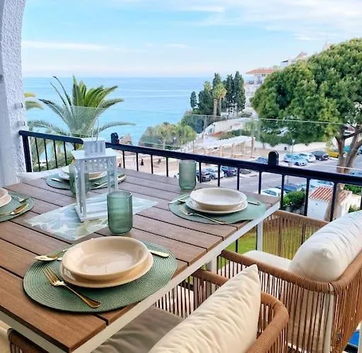 Sea View, Stylish & Modern 2 Suites In The Center
