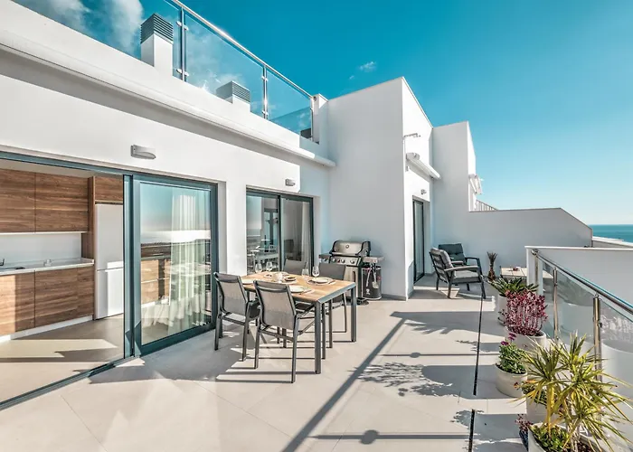 Luxurious Townhouse With View, 3 Terraces And Pool