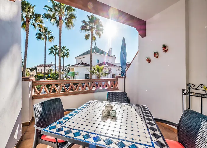 Apartment With Pool Near Burriana Beach, Nerja