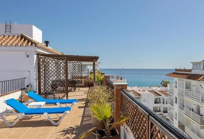1 Bedroom Penthouse With Pool Access, Nerja Centre