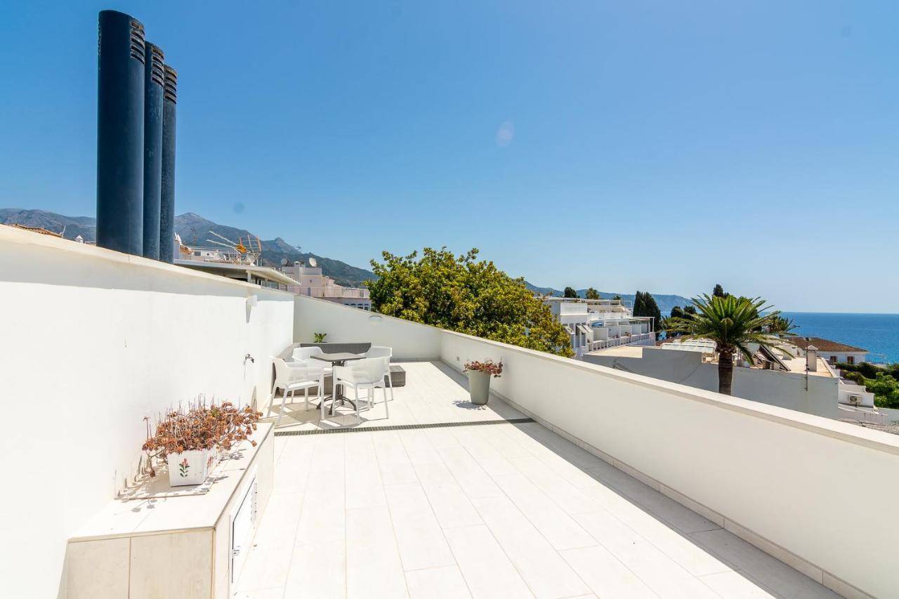Con Piscina Privada En Calle Carabeo Nerja