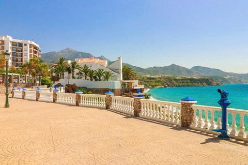 Capistrano Village B, 1 Bedroom + Free Wi-fi * Nerja
