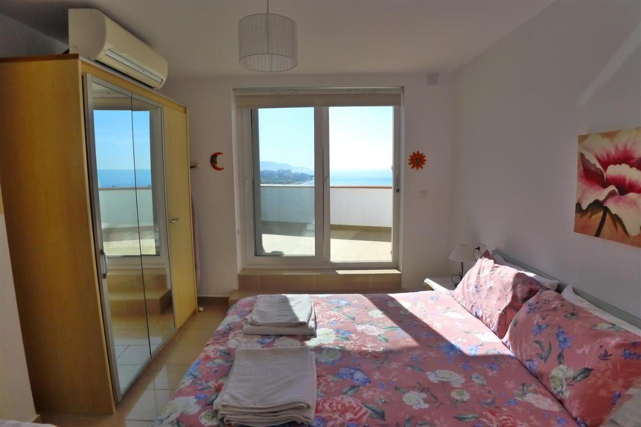 Pousada Opp Beach Nerja, Costa Del Sol. Sleeps 12+ *