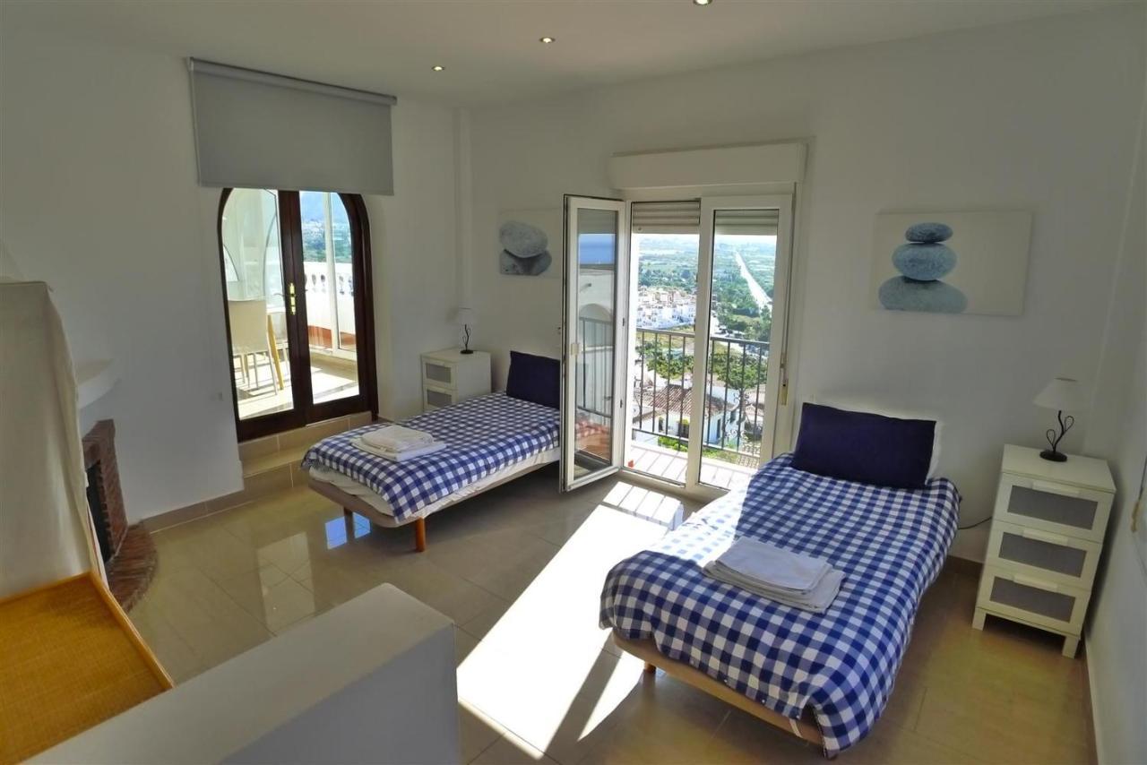 Pousada Opp Beach Nerja, Costa Del Sol. Sleeps 12+ Nerja