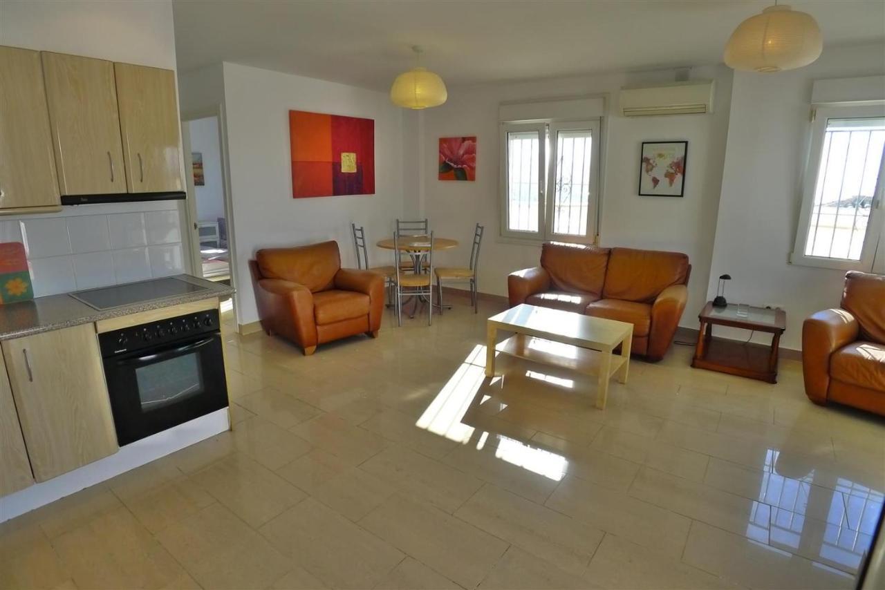Opp Beach Nerja, Costa Del Sol. Sleeps 12+ Pousada