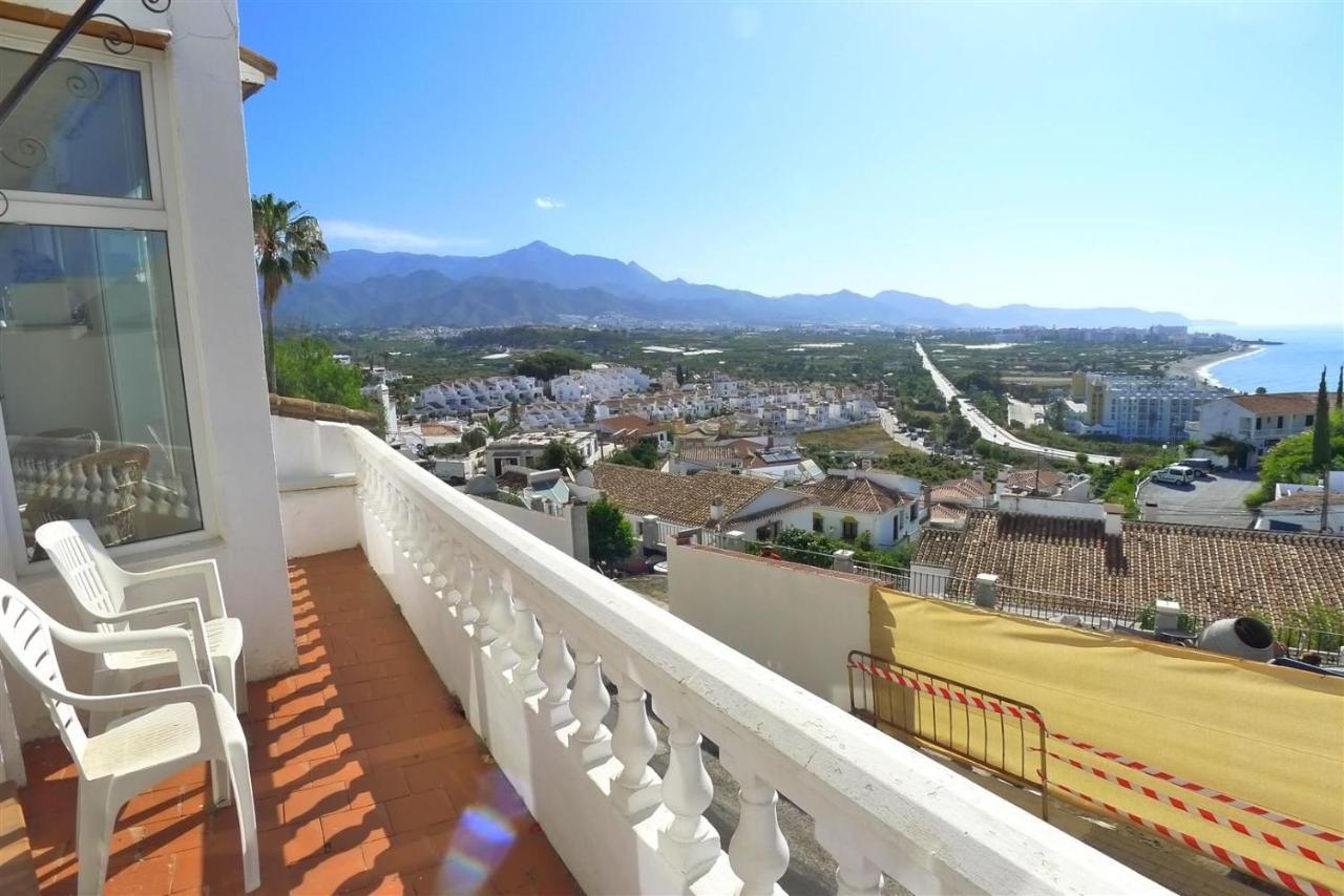 Opp Beach Nerja, Costa Del Sol. Sleeps 12+ Pousada