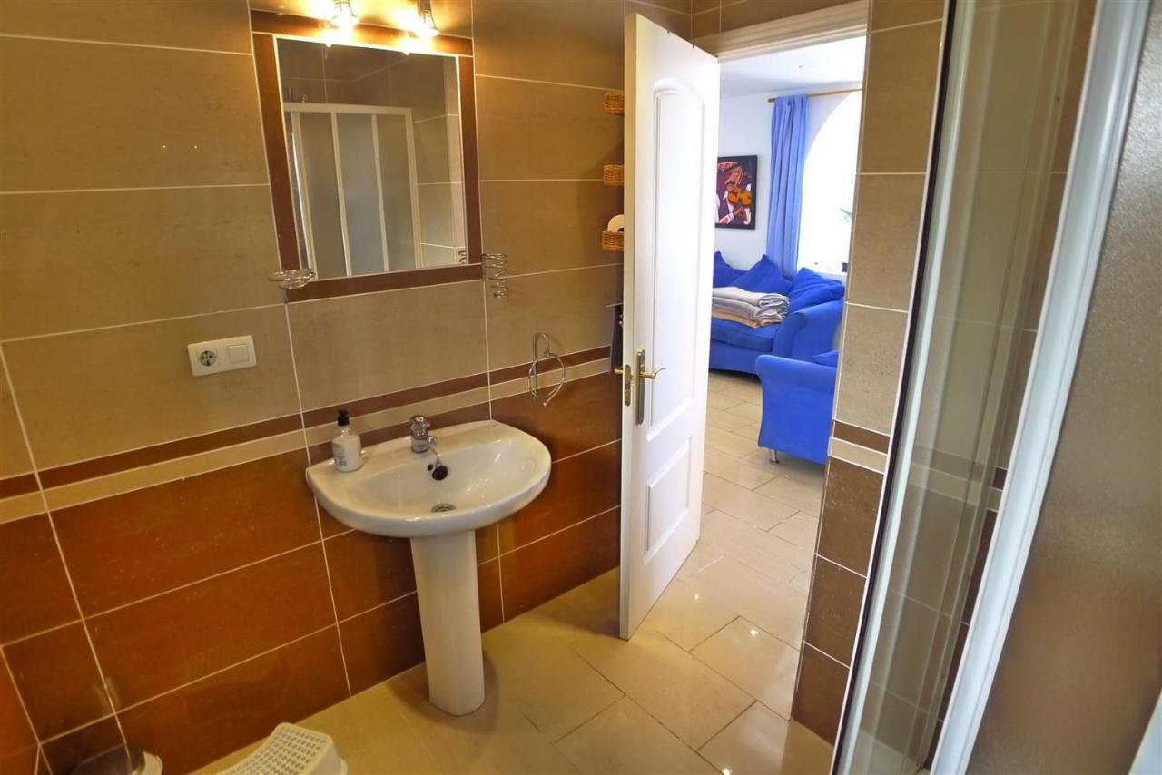 Pousada Opp Beach Nerja, Costa Del Sol. Sleeps 12+ *