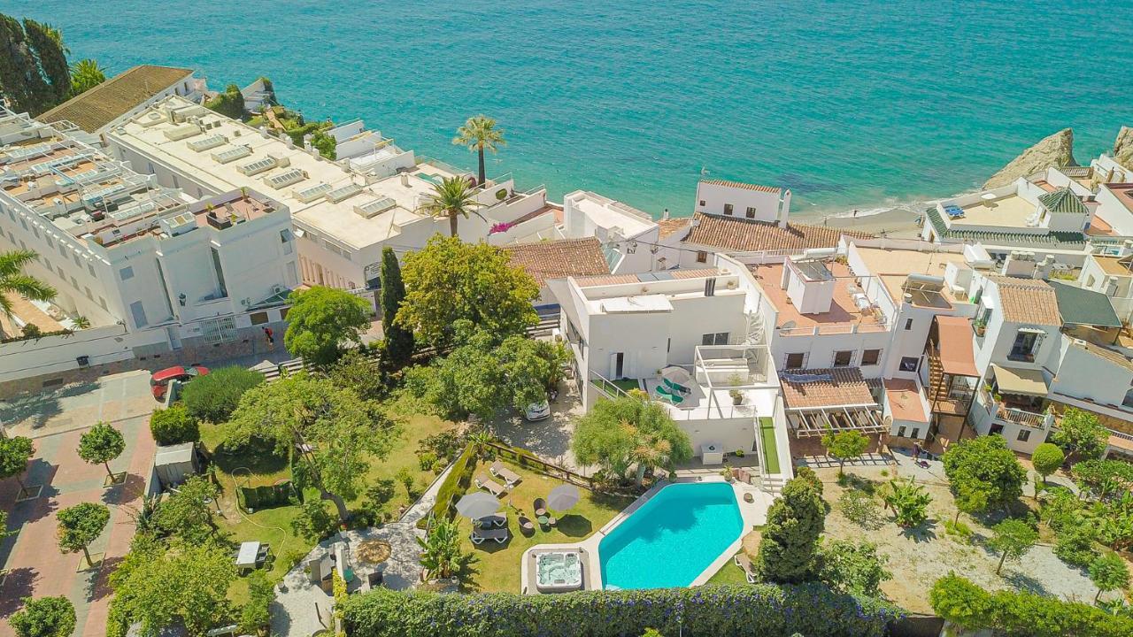 Con Piscina Privada En Calle Carabeo Nerja