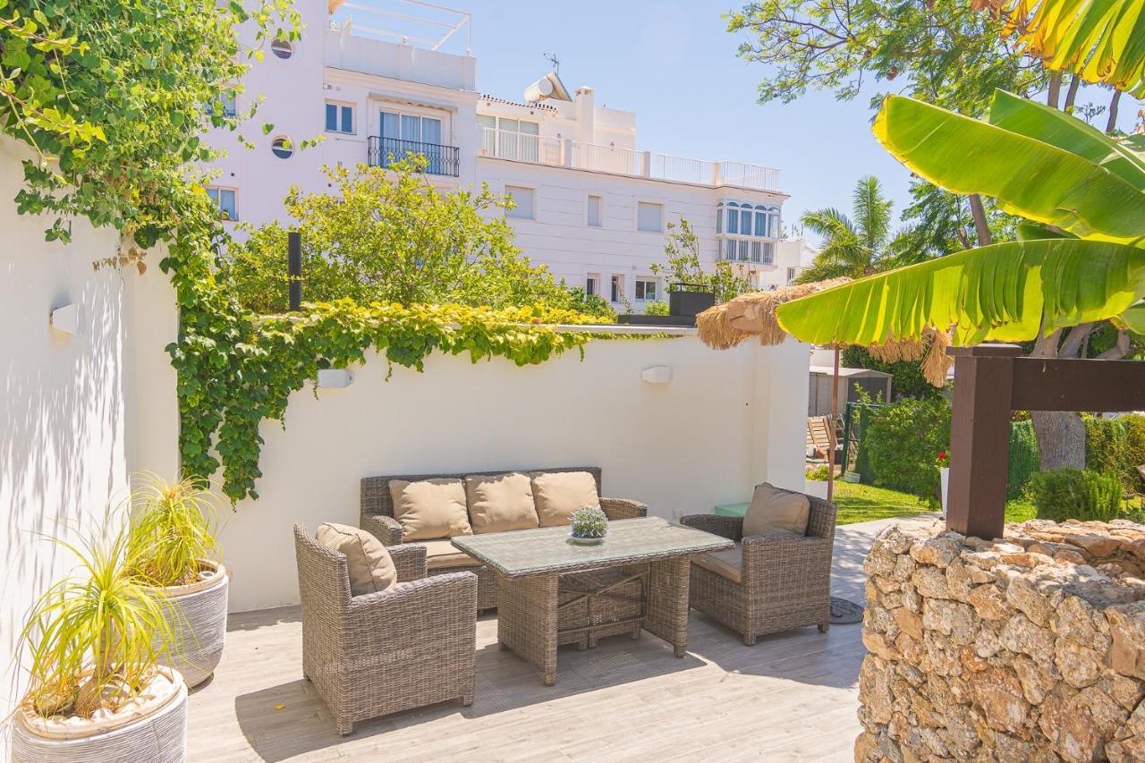 Con Piscina Privada En Calle Carabeo Nerja