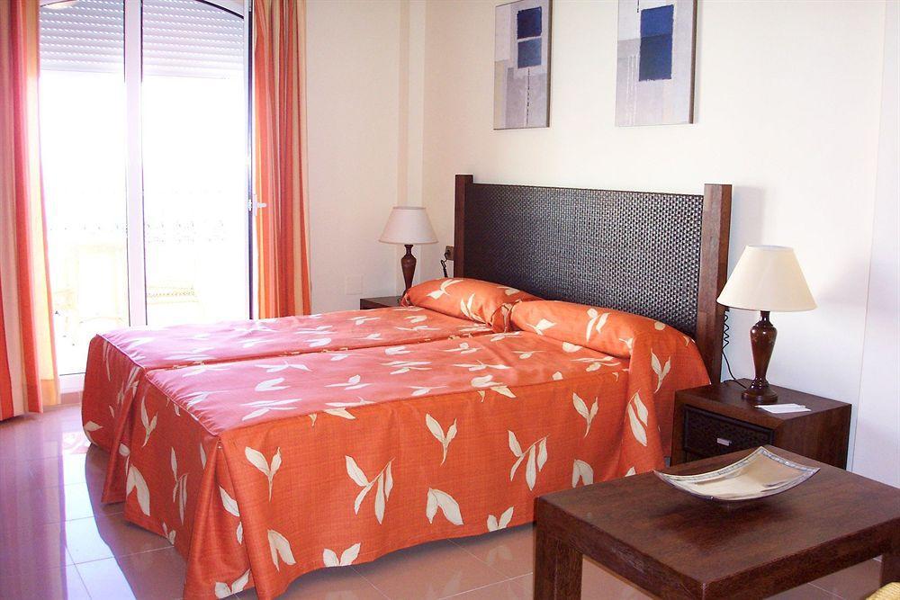 Toboso Apar - Turis Nerja