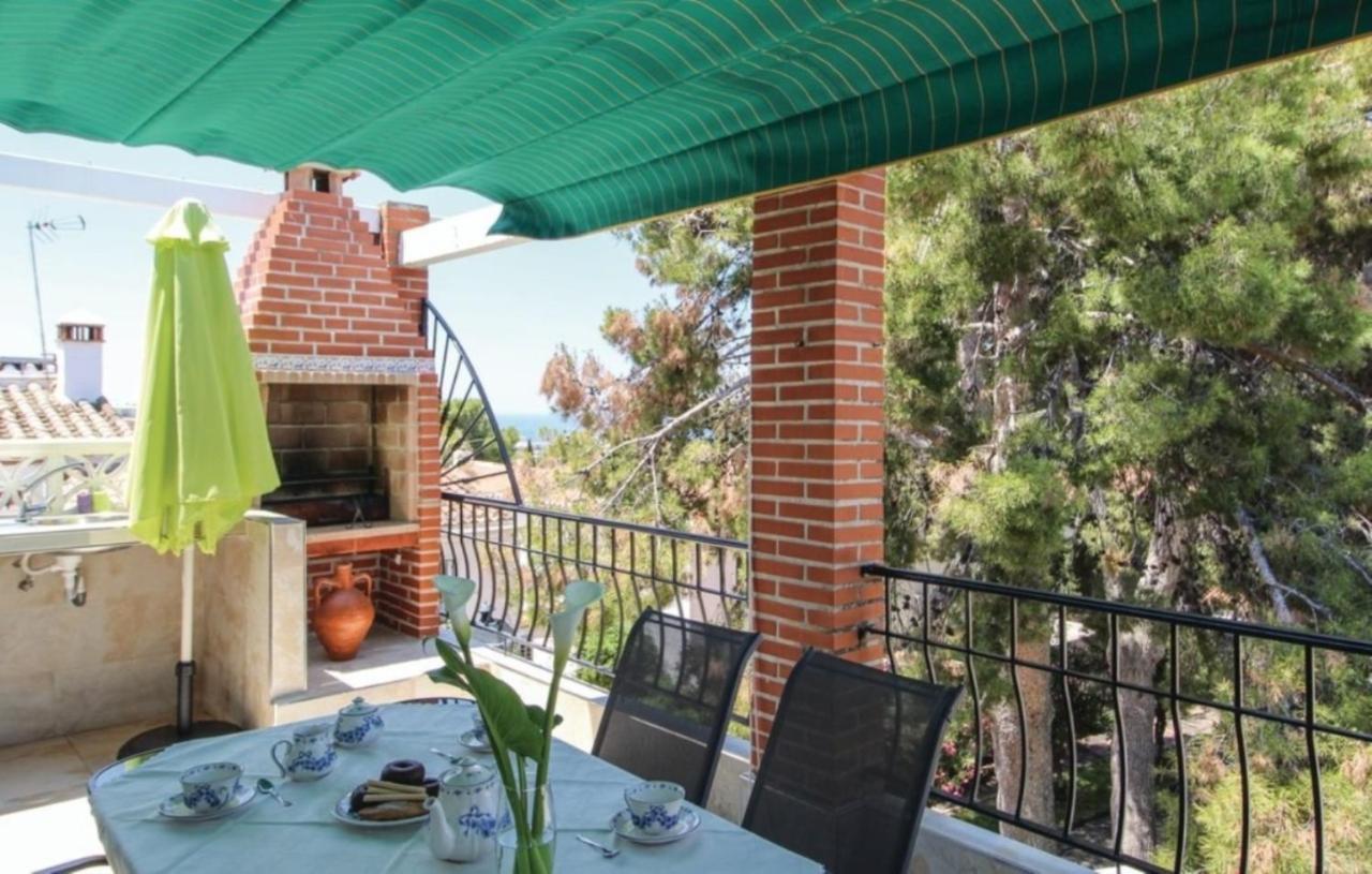 En Urb. Residencial 2 4 Per. * Nerja