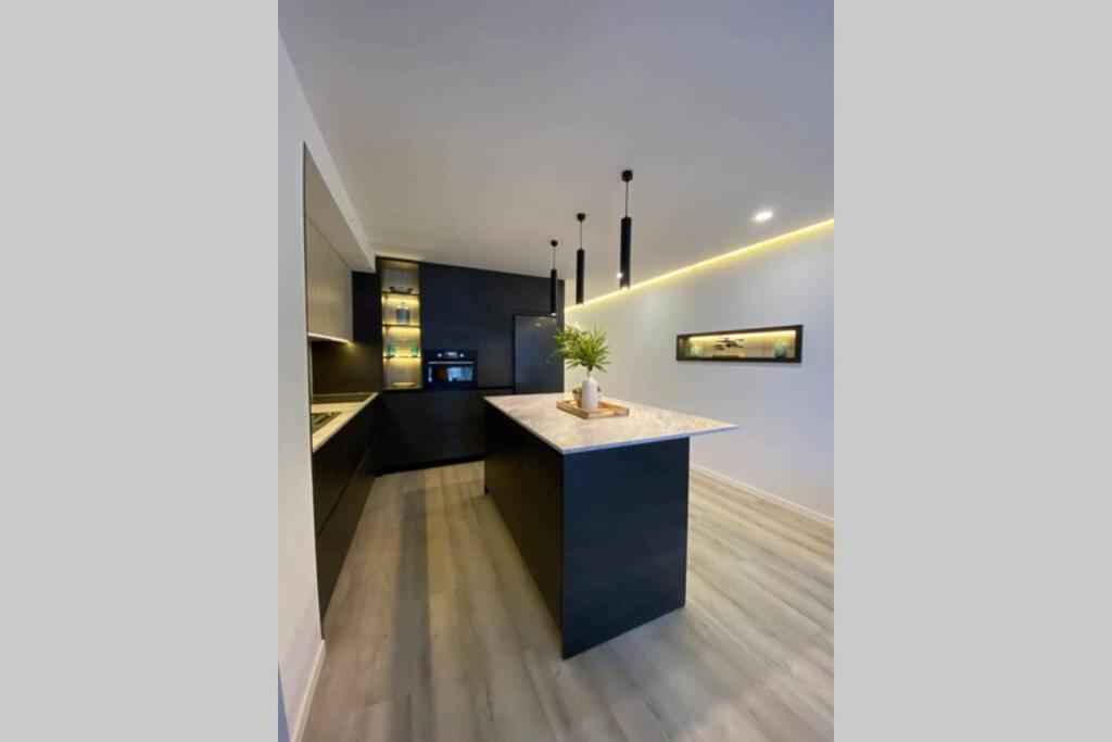 Precioso A Estrenar En Centro De Apartamento Nerja