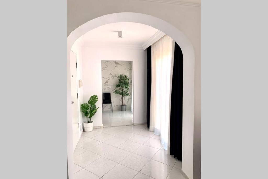 Casa Con Gran Terraza, Muy Luminosa Y En Tranquila Zona Residencial