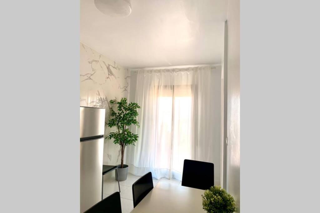Casa Con Gran Terraza, Muy Luminosa Y En Tranquila Zona Residencial Nerja