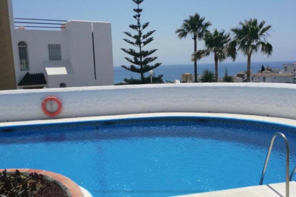 Casa Con Gran Terraza, Muy Luminosa Y En Tranquila Zona Residencial Nerja