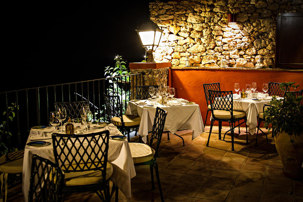 Carabeo Hotel *