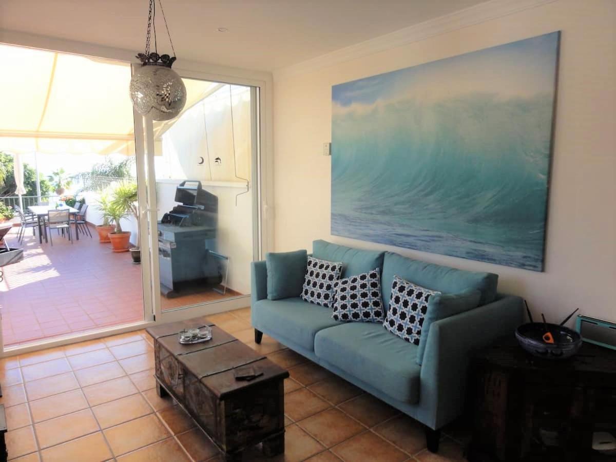 Apartment 3 Bedroom Beach Frontline Apartment With Parking *