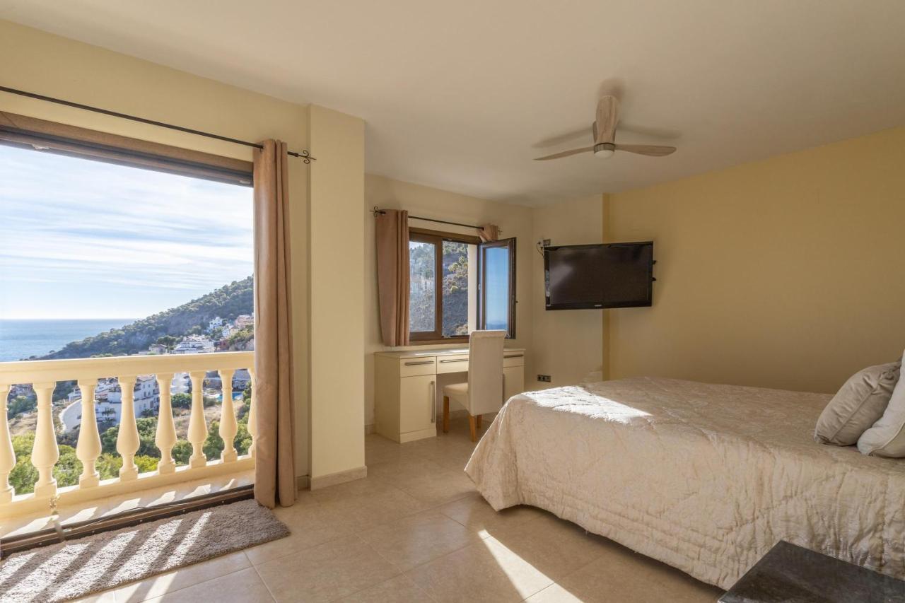 In La Herradura Villa Nerja