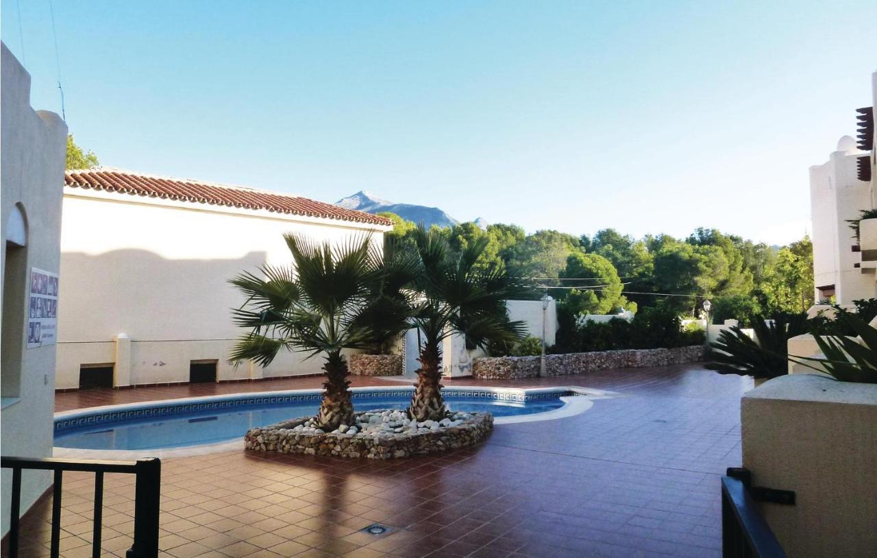 3 Bedroom Awesome In Holiday home *