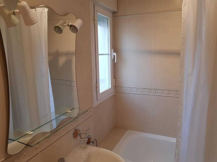 Holiday home Stunning 2-bed House In W. Pool, A/c, Garage *