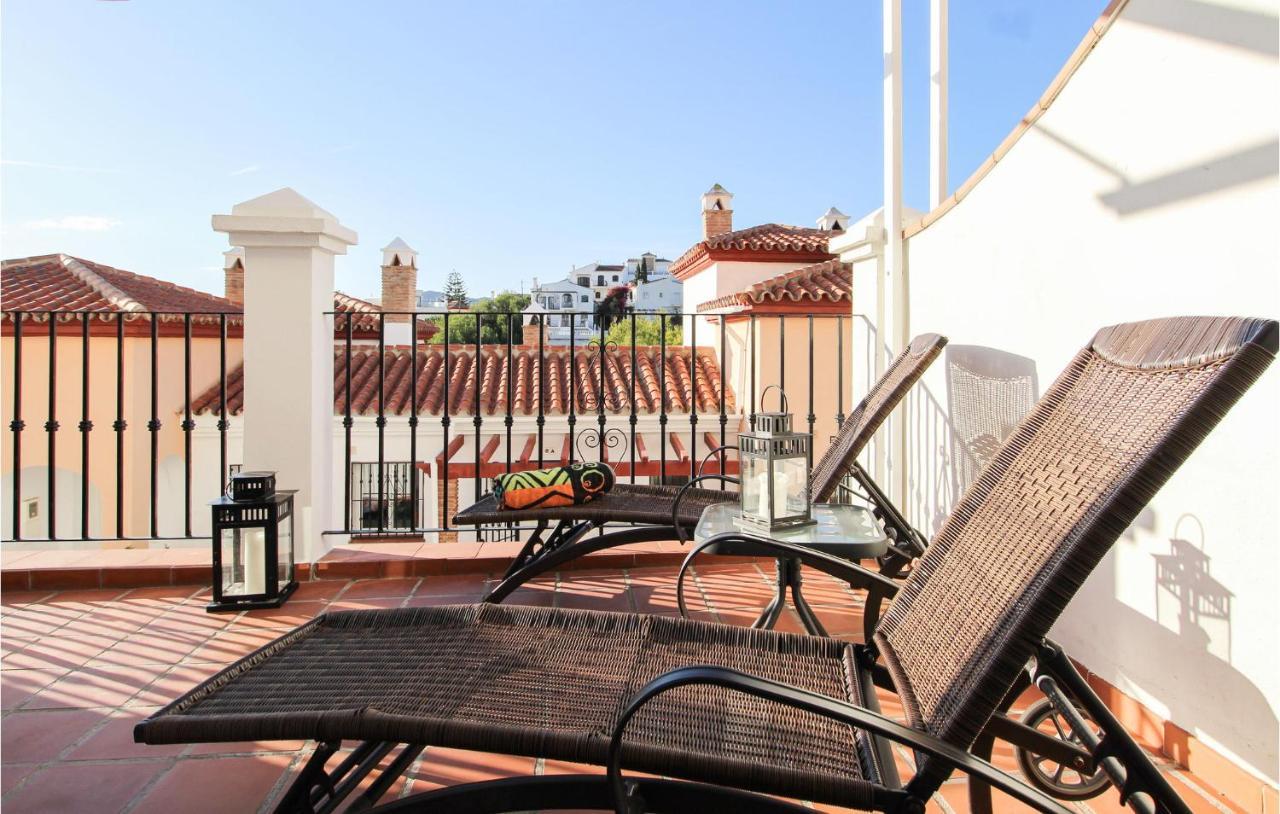 3 Bedroom Lovely In Apartamento Nerja