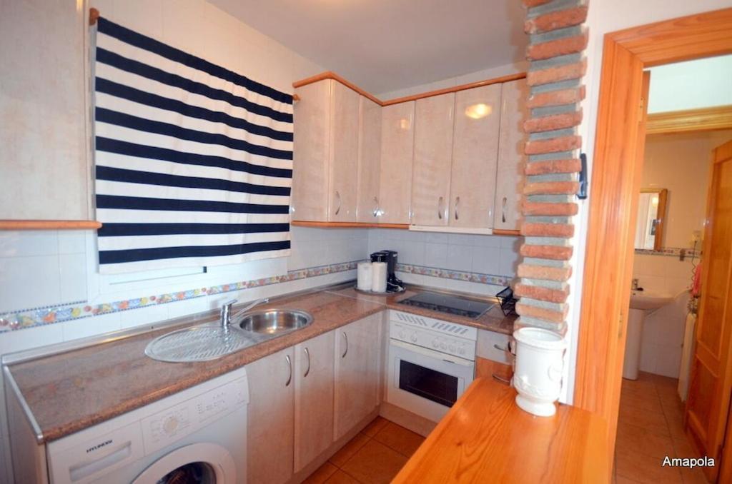 La Amapola, A Little Oasis With Sea View, 200 Meters From The Beach. * Nerja