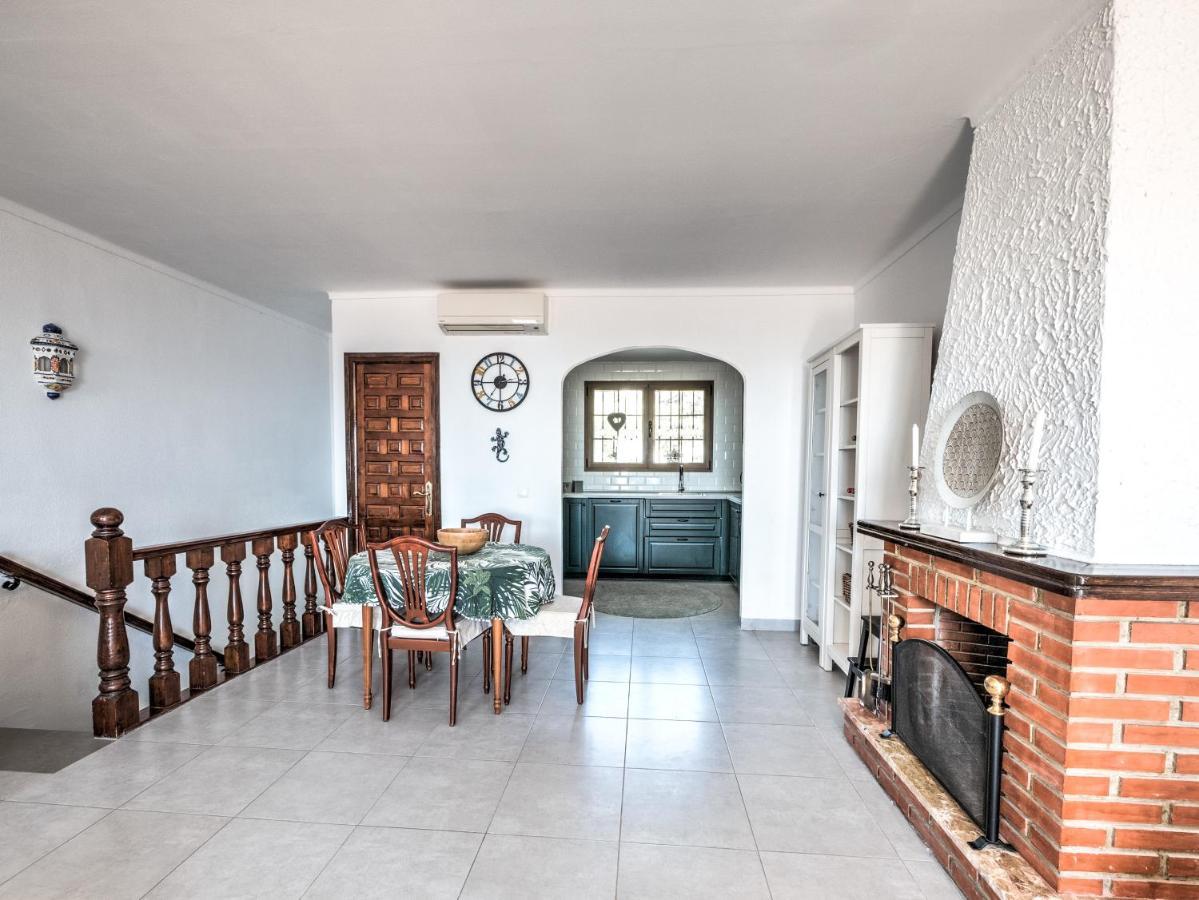 Beautiful Townhouse With Two Terraces In Villa
