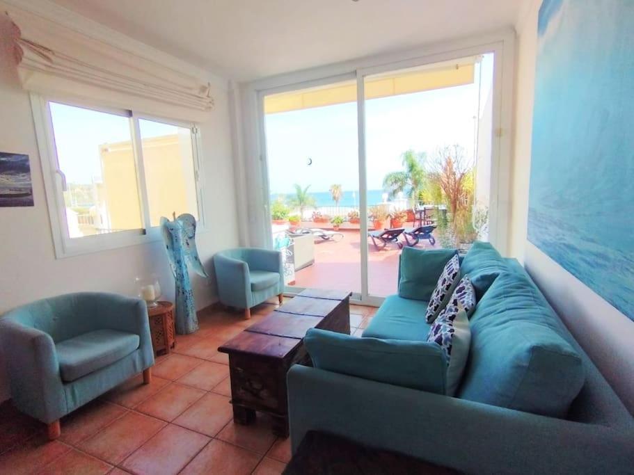 First Line With 3 Bedrooms And Parking, Apartamento Nerja