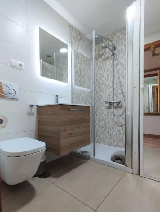 Apartamento First Line With 3 Bedrooms And Parking, Nerja