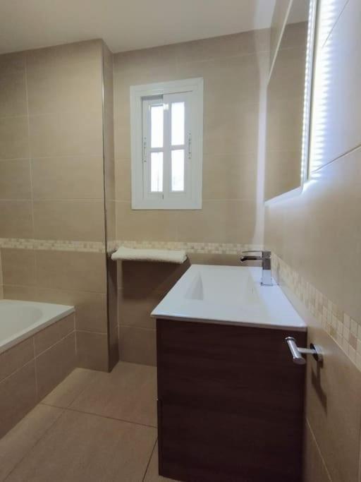 First Line With 3 Bedrooms And Parking, Apartamento Nerja