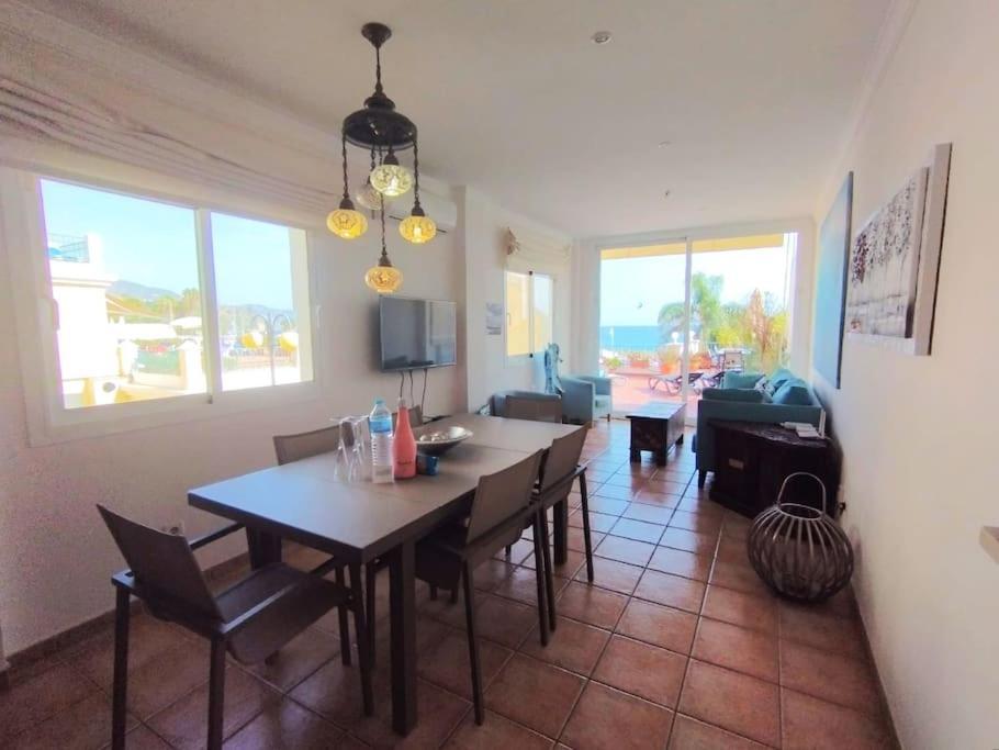 First Line With 3 Bedrooms And Parking, *