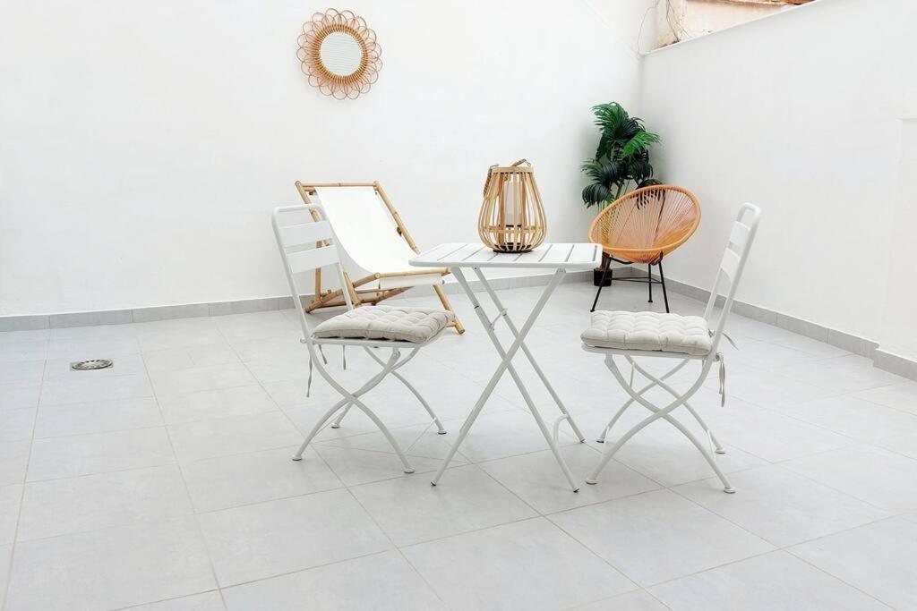 Boho With Patio In Centre And Close To Apartment *