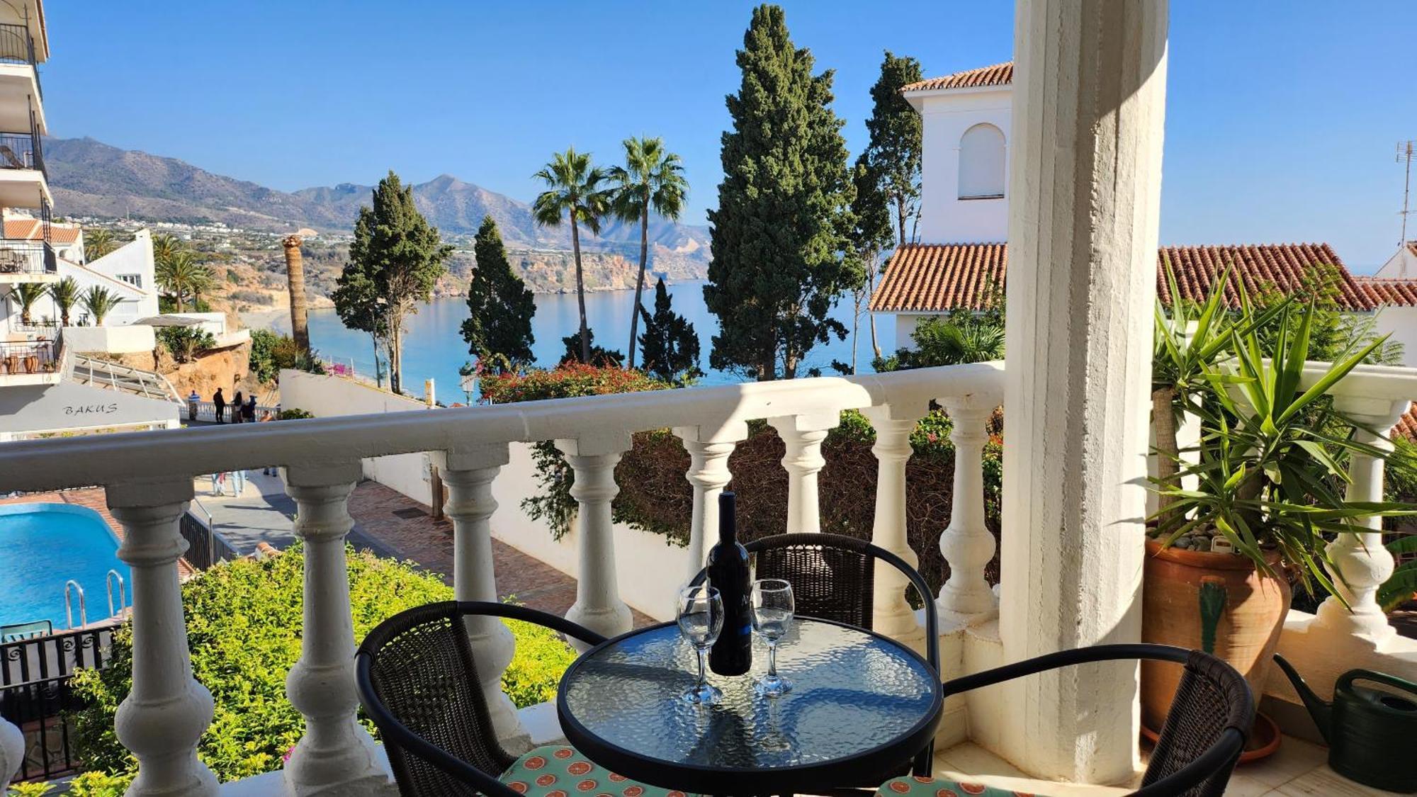 Carabeo 99 - Sleeps 4 Apartamento Nerja