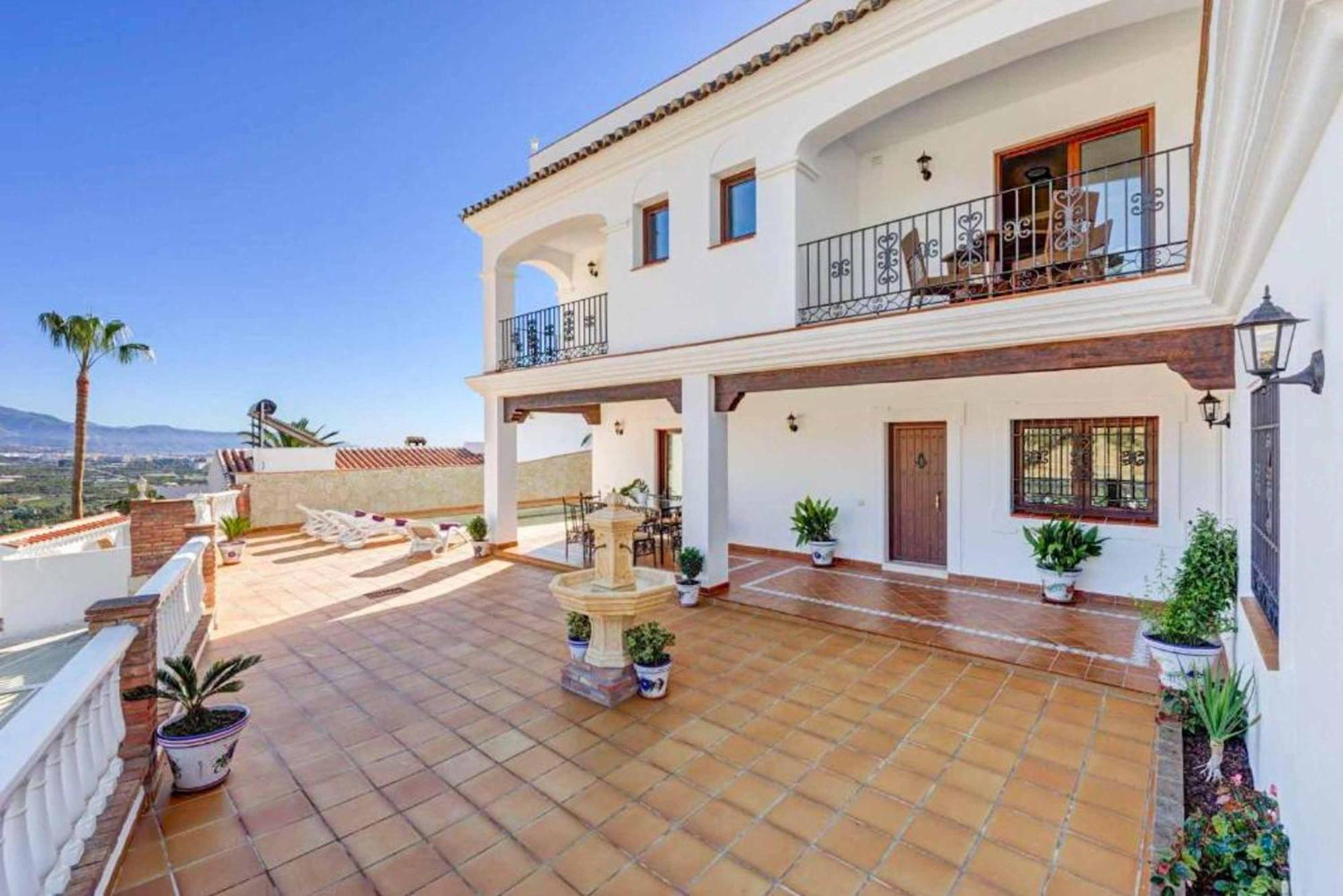 Lara Pinta Villa Nerja