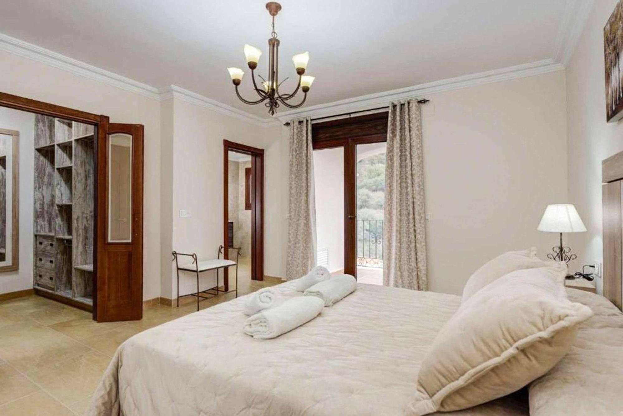Lara Pinta Villa *