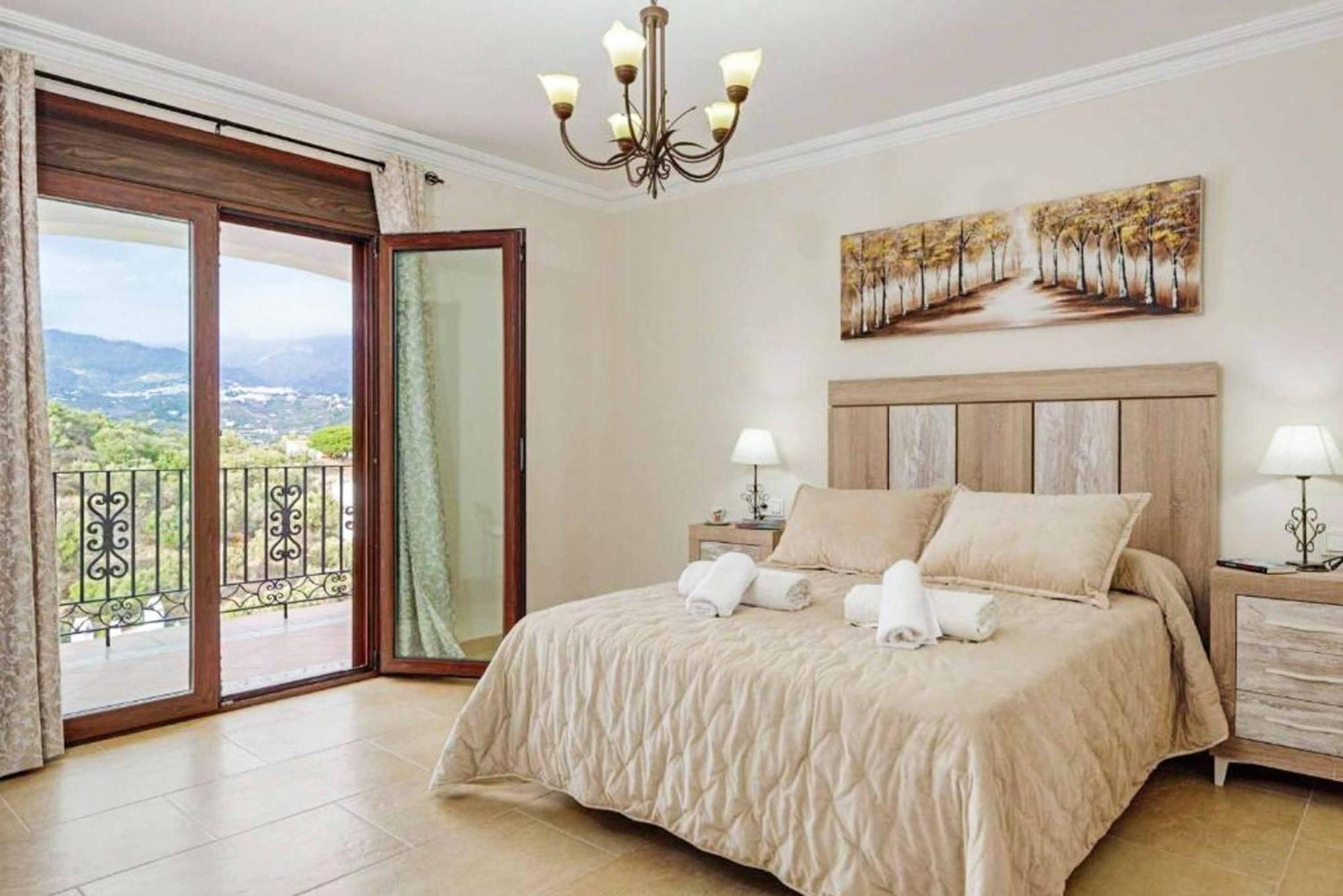 Lara Pinta Pousada Nerja