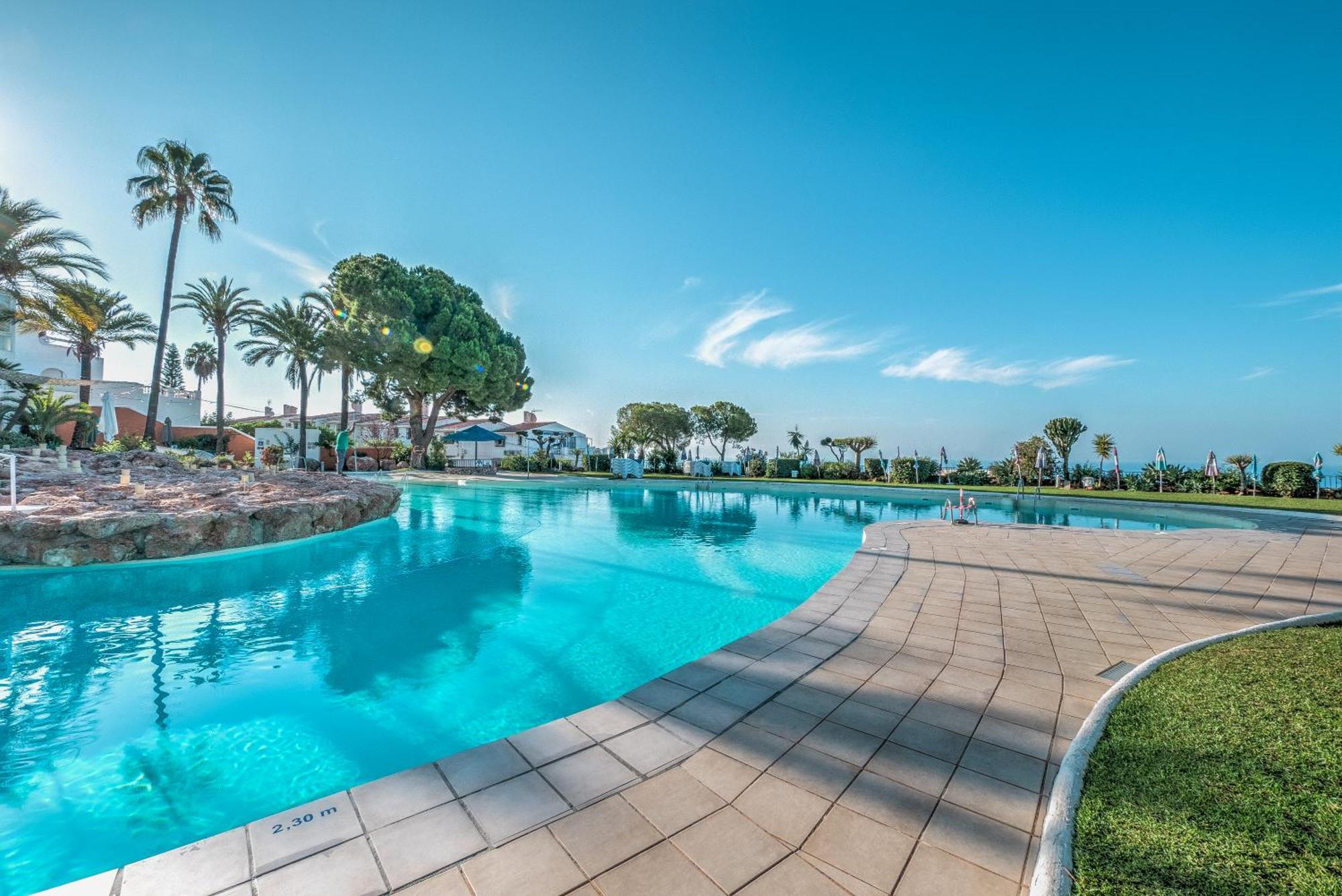 Renovated With Nerjas Biggest Pool * Nerja