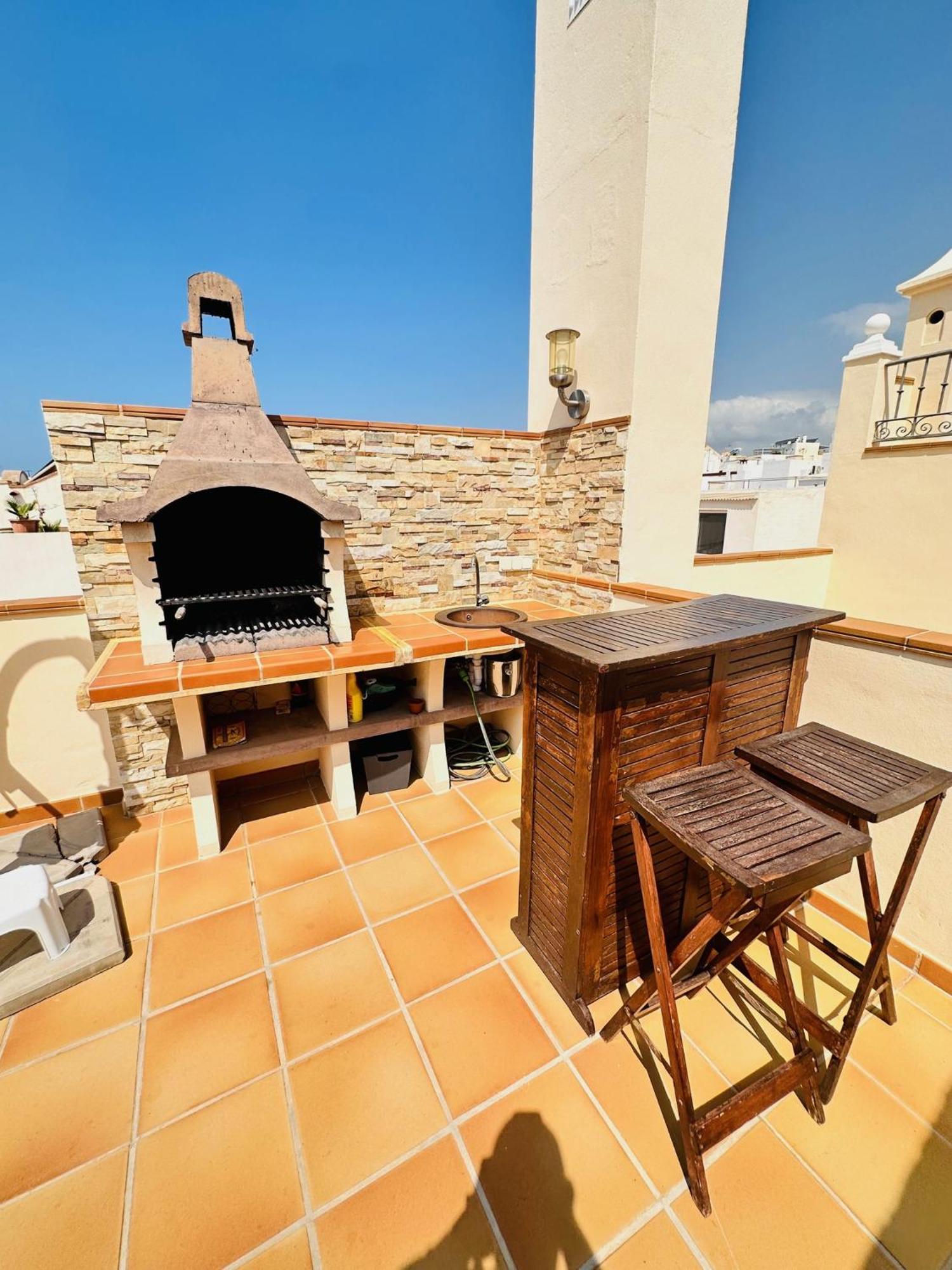 Atico Con Piscina Privada En El Corazon De Nerja! Casa de férias
