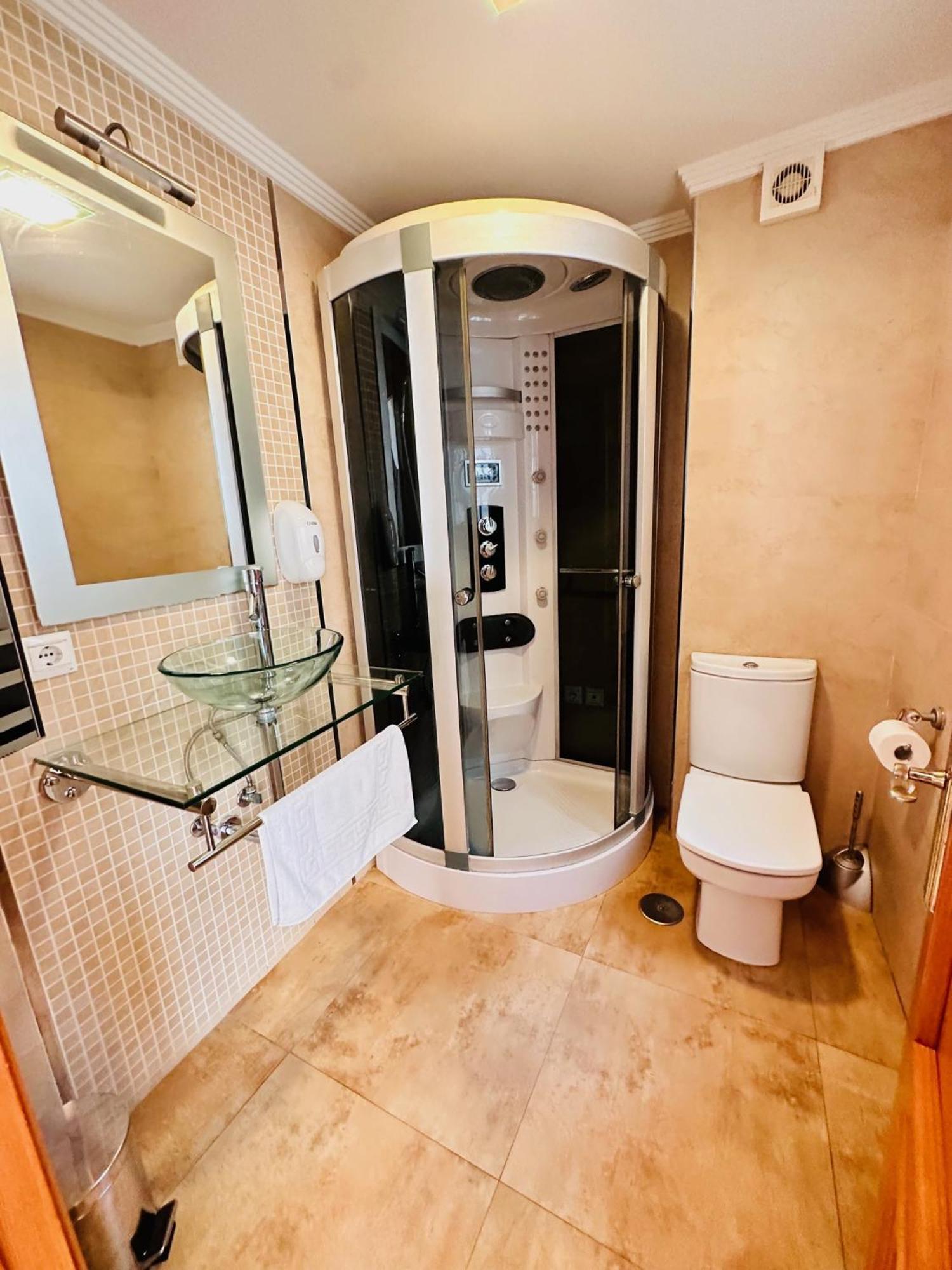 Atico Con Piscina Privada En El Corazon De Nerja! Casa de férias *